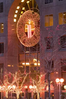 Images Dated 27th January 2005: Canada-Quebec-Montreal: Avenue McGill College with Christmas Decorations / Evening