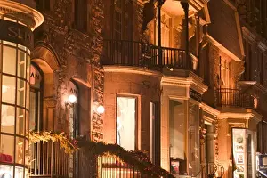 Canada-Quebec-Montreal: Evening View of Crescent Street rue Crescent / Winter
