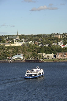Images Dated 2nd January 2008: Canada, Quebec, Quebec City. Local ferry on the St