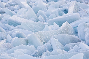Images Dated 24th March 2015: Canada, Quebec, St-Lawrence River. Melting ice chunks on river