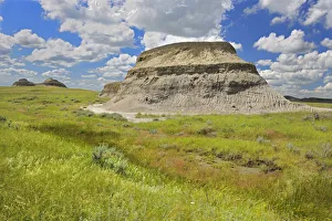 Images Dated 14th July 2011: Canada, Saskatchewan, Grasslands National Park. Killdeer Badlands formations. Credit as