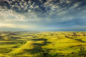 Images Dated 13th July 2011: Canada, Saskatchewan, Grasslands National Park. Killdeer Badlands formations. Credit as