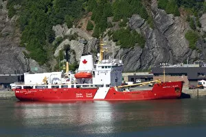 Images Dated 2nd August 2006: Canadian Coast Guard ship moored at Quebec City, Quebec, Canada