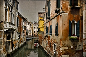 Images Dated 22nd February 2014: Canal and Bridges with boats Venice Italy