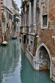 Images Dated 1st March 2014: Canal and Bridges with boats Venice Italy