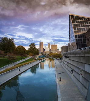 Images Dated 12th September 2021: Canal with downtown view, White River State Park, Indianapolis, Indiana, USA