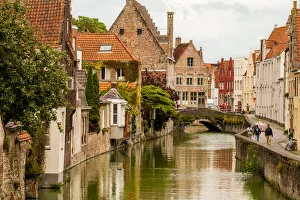 Images Dated 27th December 2020: Canal scene, Bruges, West Flanders, Belgium