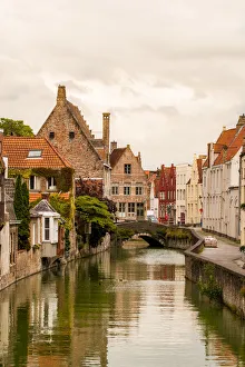 Images Dated 27th December 2020: Canal scene, Bruges, West Flanders, Belgium