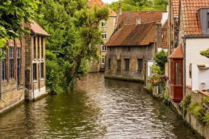 Images Dated 27th December 2020: Canal scene, Bruges, West Flanders, Belgium