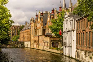 Images Dated 27th December 2020: Canal scene, Bruges, West Flanders, Belgium