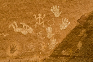 Images Dated 23rd May 2009: Canyon de Chelly, Arizona, United States. Navajo Nation. Old petroglyphs and ruins