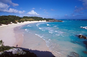 Images Dated 11th March 2011: Caribbean, Bermuda, Southampton Parish, Horseshoe Bay. Pink sand beach