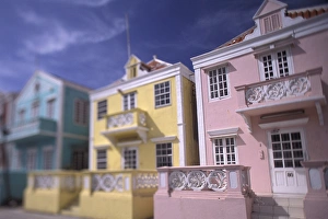 Images Dated 10th December 2003: Caribbean, Netherland Antilles, Curacao Colorful buildings and detail in Scharloo