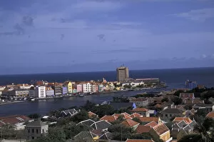 Images Dated 10th December 2003: Caribbean, Netherland Antilles, Curacao, Willemstad View of Punda from Otrabanda