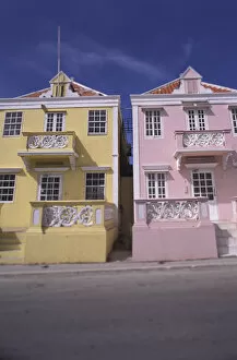 Images Dated 10th December 2003: Caribbean, Netherland Antilles, Curacao Colorful buildings and detail in Scharloo