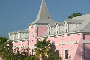 Images Dated 10th May 2011: Caribbean, TURKS & CAICOS-Grand Turk Island-Cockburn Town: Government Courthouse