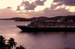 Images Dated 4th December 2006: Caribbean, U.S. Virgin Islands, St. Thomas, Charlotte Amalie. Holland America ship