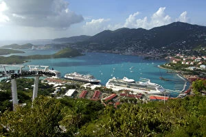 Images Dated 10th December 2006: Caribbean, U.S. Virgin Islands, St.Thomas, Charlotte Amalie, Paradise Point, St. Thomas Skyride