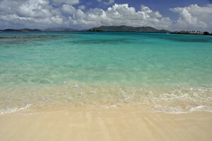 Caribbean, U.S. Virgin Islands, St.Thomas, St. John Bay, Sapphire Beach. View of the island of St