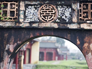 Images Dated 14th January 2012: Carved arch inside the Imperial Palace, in Hue, Vietnam