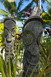 Images Dated 27th August 2008: Carved statues at a resort on Aore islet before the Island of Espiritu Santo, Vanuatu