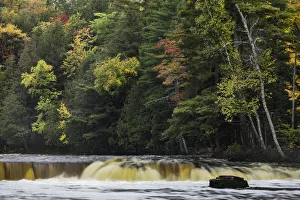 Images Dated 31st January 2016: Cascade on lower section of Tahquamenon Falls