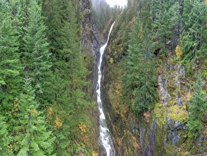 Images Dated 4th November 2012: Cascades waterfall. Winthrop. Western Washington