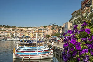 Cityscapes Collection: Cassis, a Mediterranean fishing port in Southern France