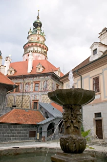 Images Dated 8th May 2004: caste tower and fontain, Czech Republic, Ceske Krumlov, World Heritage Site