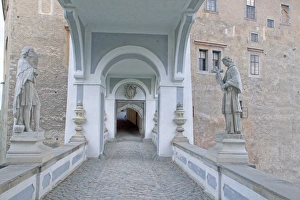 Images Dated 8th May 2004: castle bridge, Czech Republic, Ceske Krumlov, World Heritage Site