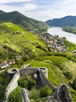 Images Dated 30th April 2021: Castle ruin Hinterhaus. Historic village Spitz located in wine-growing area