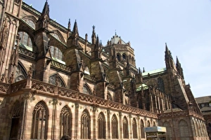 Images Dated 17th June 2006: Cathedral in a plaza at Strasbourg, France