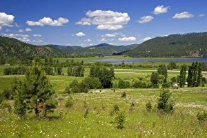 Images Dated 12th June 2007: Cave Lake along highway 3 in Idaho