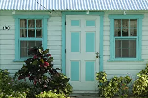 Images Dated 6th February 2006: CAYMAN ISLANDS - CAYMAN BRAC - Spot Bay: Cottage