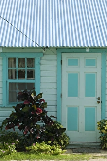 Images Dated 6th February 2006: CAYMAN ISLANDS - CAYMAN BRAC - Spot Bay: Cottage