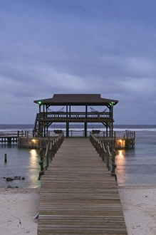 Images Dated 5th February 2006: CAYMAN ISLANDS - CAYMAN BRAC - West End: Beach Pier / Brac Reef Beach Resort