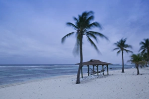 Images Dated 5th February 2006: CAYMAN ISLANDS - CAYMAN BRAC - West End: Beach View Evening / Brac Reef Beach Resort