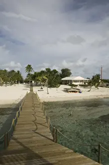 Images Dated 7th February 2006: CAYMAN ISLANDS - CAYMAN BRAC - West End: Brac Reef Beach Resort / Beach Pier