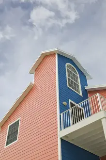 Images Dated 4th February 2006: CAYMAN ISLANDS - GRAND CAYMAN - East Point: Paradise Villas / New Colorful Homes