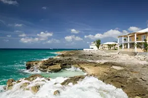 Images Dated 3rd February 2006: CAYMAN ISLANDS - GRAND CAYMAN - Georgetown: Ocean View at Smith Cove