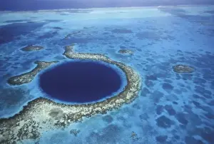 Images Dated 2003 November: CENTRAL AMERICA, Belize, Large coral reefs off the coast of Belize