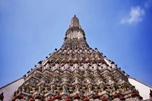 Central prang or tower of Wat Arun, is the mythical Mount Meru, Bangkok, Thailand