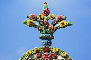 Images Dated 17th February 2006: Ceramic flower decoration, Wat Pho, Bangkok, Thailand
