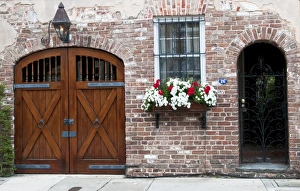 Images Dated 8th April 2010: Charleston, South Carolina, USA. Spring flowers bloom in a window box on the face