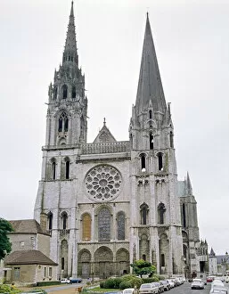 Images Dated 12th October 2005: Chartes Cathedral, France Copyright: AAAC Ltd