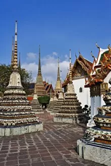 Images Dated 17th February 2006: Chedis at Wat Pho, Bangkok, Thailand