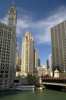 Windy City Prints: Chicago River and Michigan Avenue Bridge in downtown Chicago, Illinois, USA
