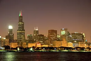 Images Dated 16th September 2006: Chicago skyline at night, Illinois
