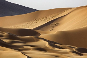 Images Dated 2nd May 2013: China, Inner Mongolia, Badan Jilin Desert. Patterns in desert landscape. Credit as