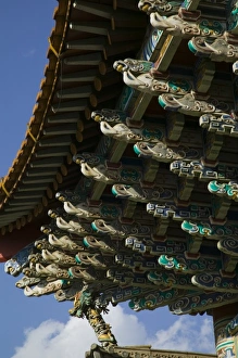Images Dated 16th February 2008: CHINA, Yunnan Province, Kunming. Memorial Arch of the Golden Horse and Jade Rooster